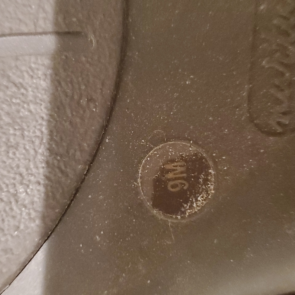 Sandals - Nurture leather ladies sandals. Size 9 - Picture 6 of 7